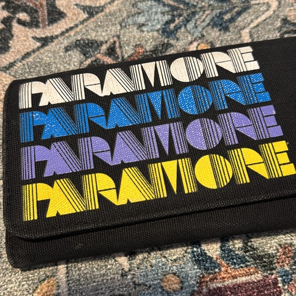 hot topic paramore wallet - Picture 3 of 5